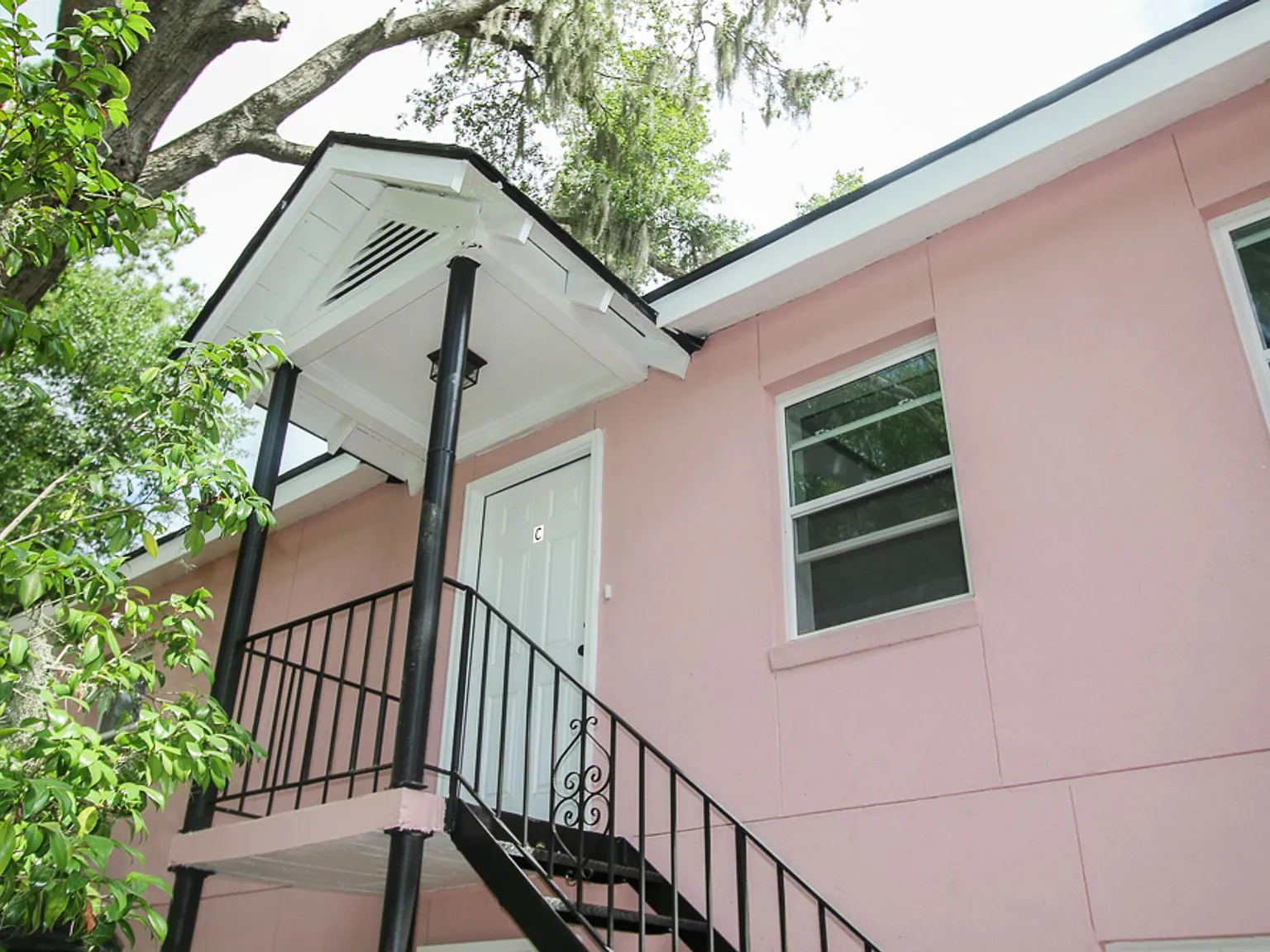 Spacious 2-Bedroom, 1-Bath Home in Savannah, GA — Photo 2