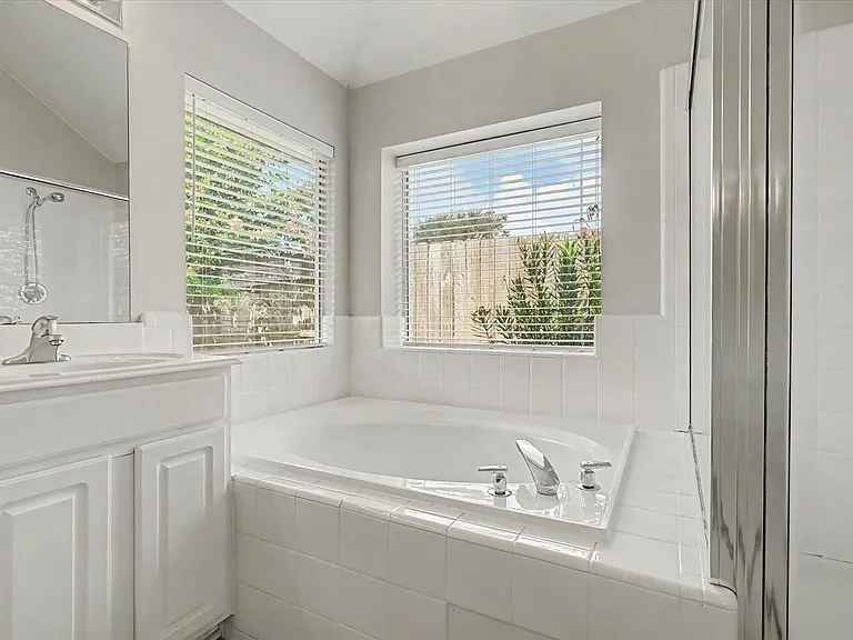 16011 Belleshire Glen Ln — Photo 16