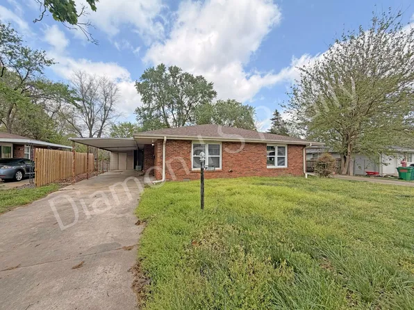 2015 E Page St, Springfield, MO 65802