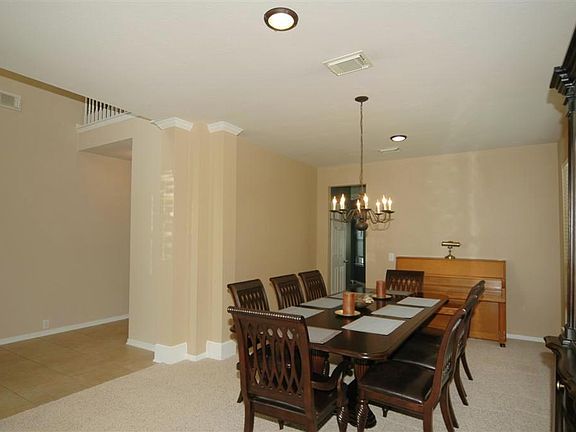 Lots of space to entertain guests and gather then entire extended family around the table!