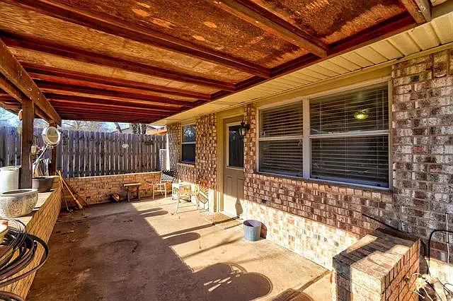 5716 NW Cedarwood Dr — Photo 19