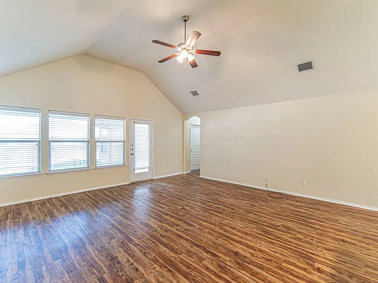 8036 Branch Hollow Trl — Photo 3