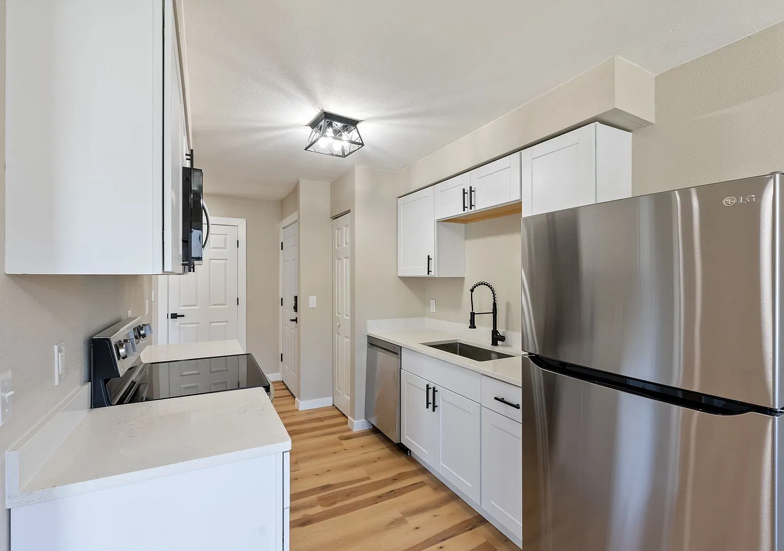 Sandy Terrace Apartments — Photo 4