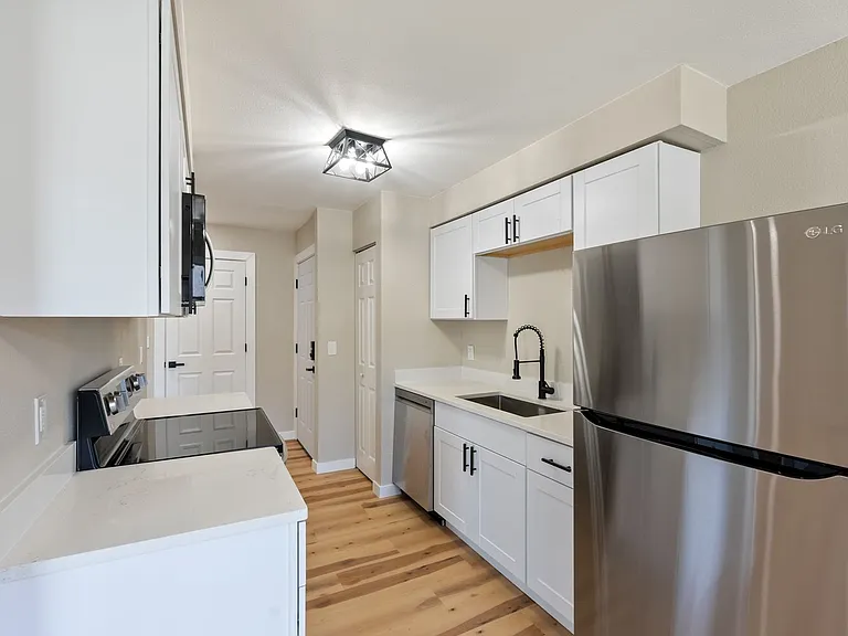 Sandy Terrace Apartments — Photo 34