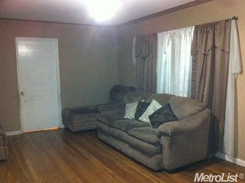 2nd image of 2668 W De Ovan Ave