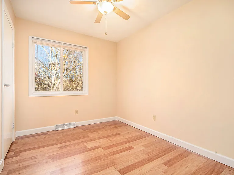 2538 Texel Dr N — Photo 7