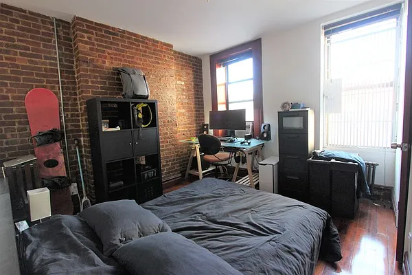 Rented by Dynamik Realty | media 13