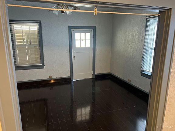4th image of 3813 Llewellyn Ave