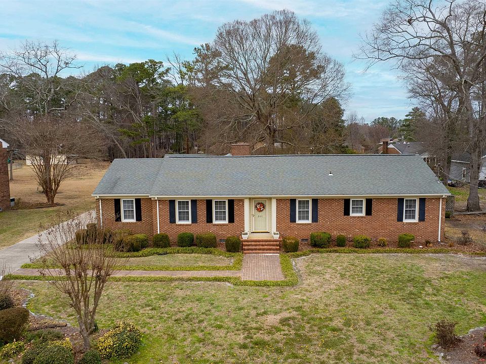 1st image of 207 Pinewood Dr