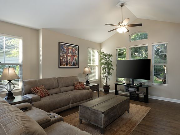 5th image of 442 Plaza Pl