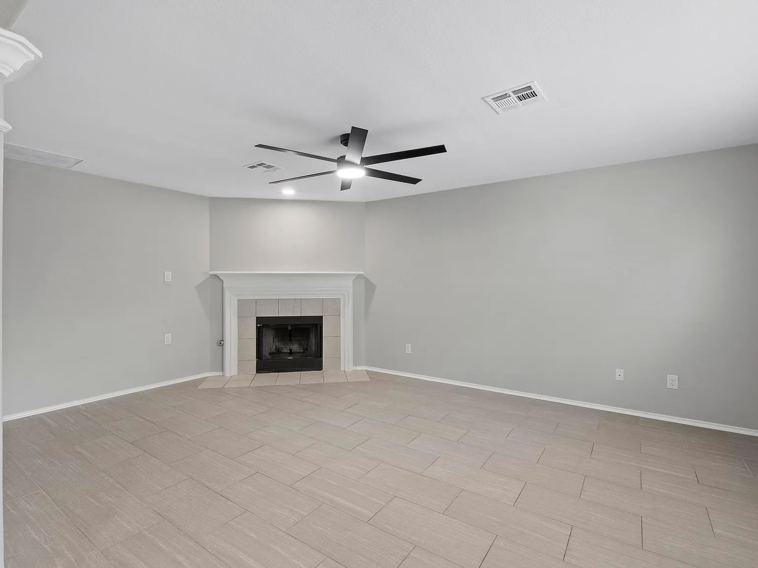 4 bed, 2.5 bath, 2643 sqft, $2,595 — Photo 4