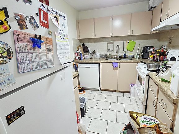 5th image of 8700 Ackroyd Rd #123