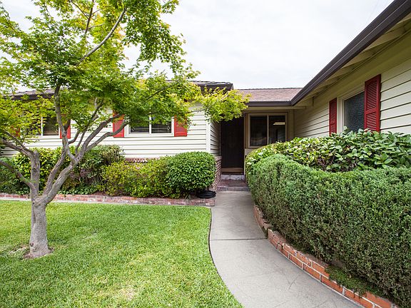 2nd image of 6767 Golf View Dr