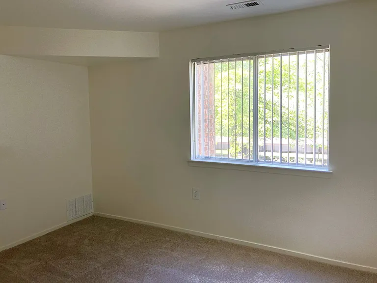 Windsor Place Apartments — Photo 102