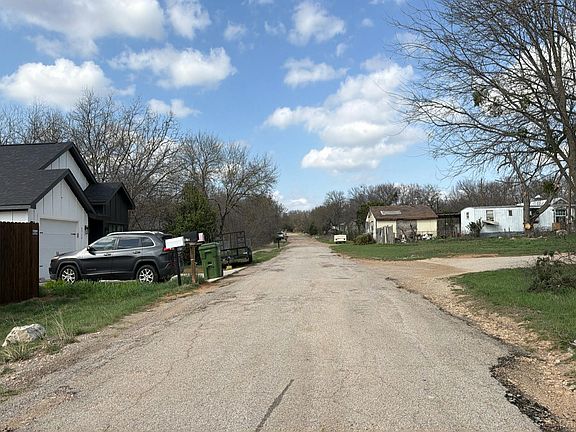 4th image of 5707 Lake Granbury Trl