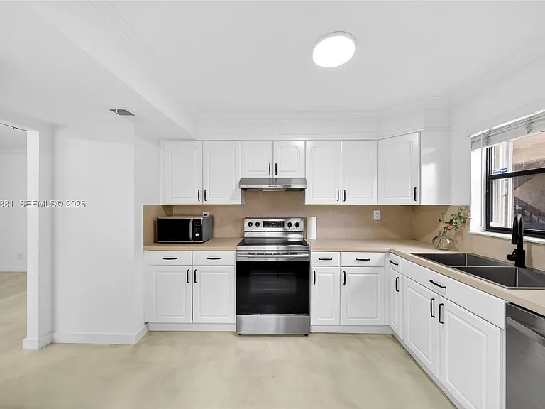 265 SE 10th St #1C — Photo 1