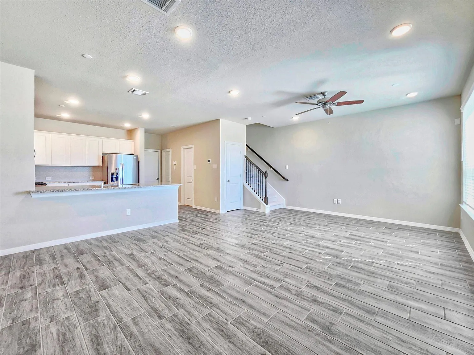 3 bed, 2.5 bath, 1767 sqft, $2,450 — Photo 3