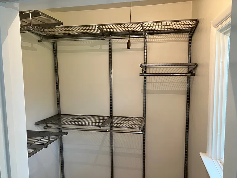 Customizable primary closet