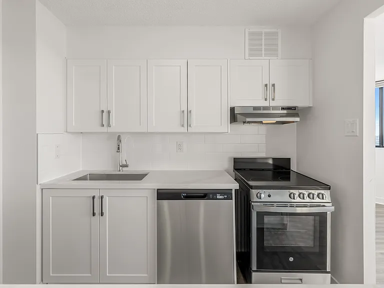 1201 Walden Cir — Photo 32