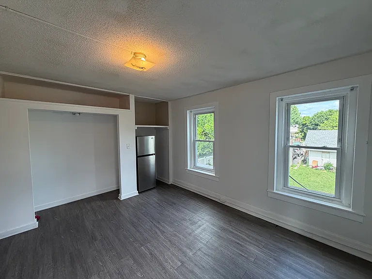 Kitchen eating area