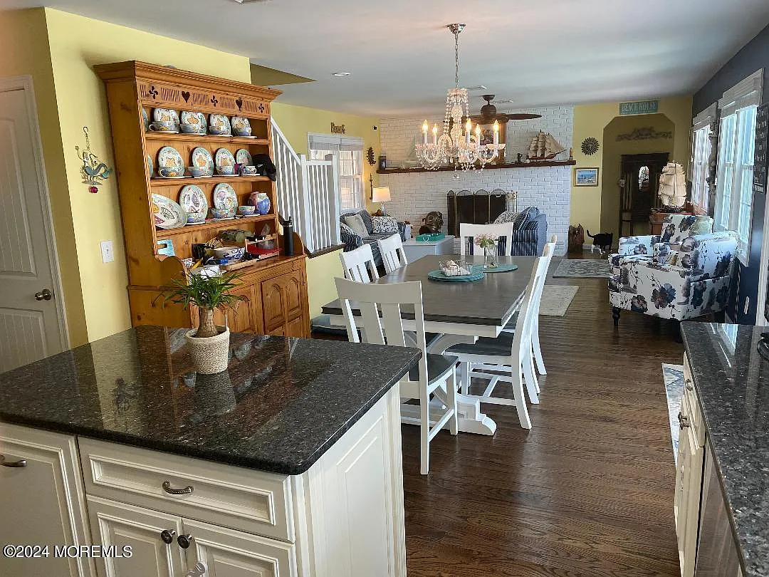 4 bed, 2157 sqft, $7,500 — Photo 3