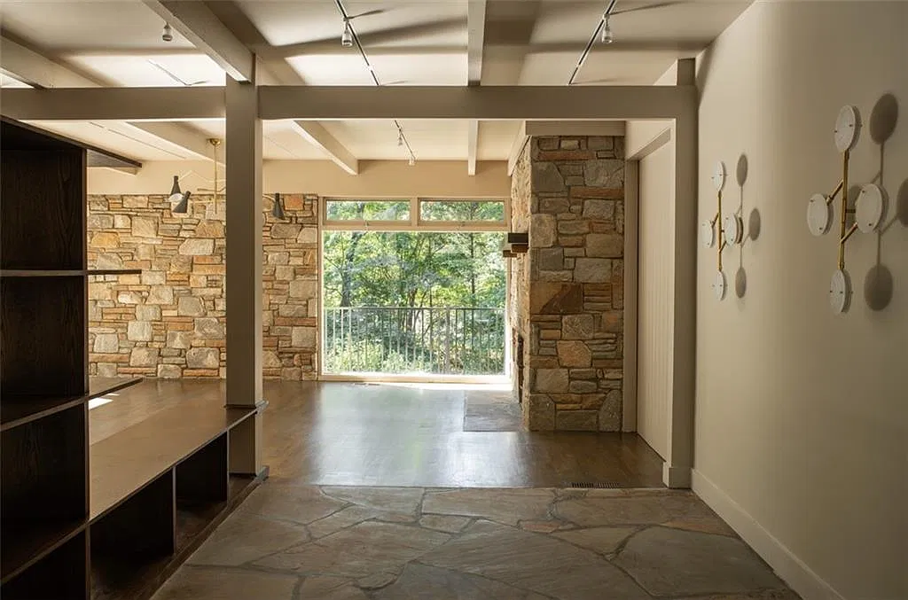 5 bed, 5.0 bath, 2577 sqft, $9,000 — Photo 2
