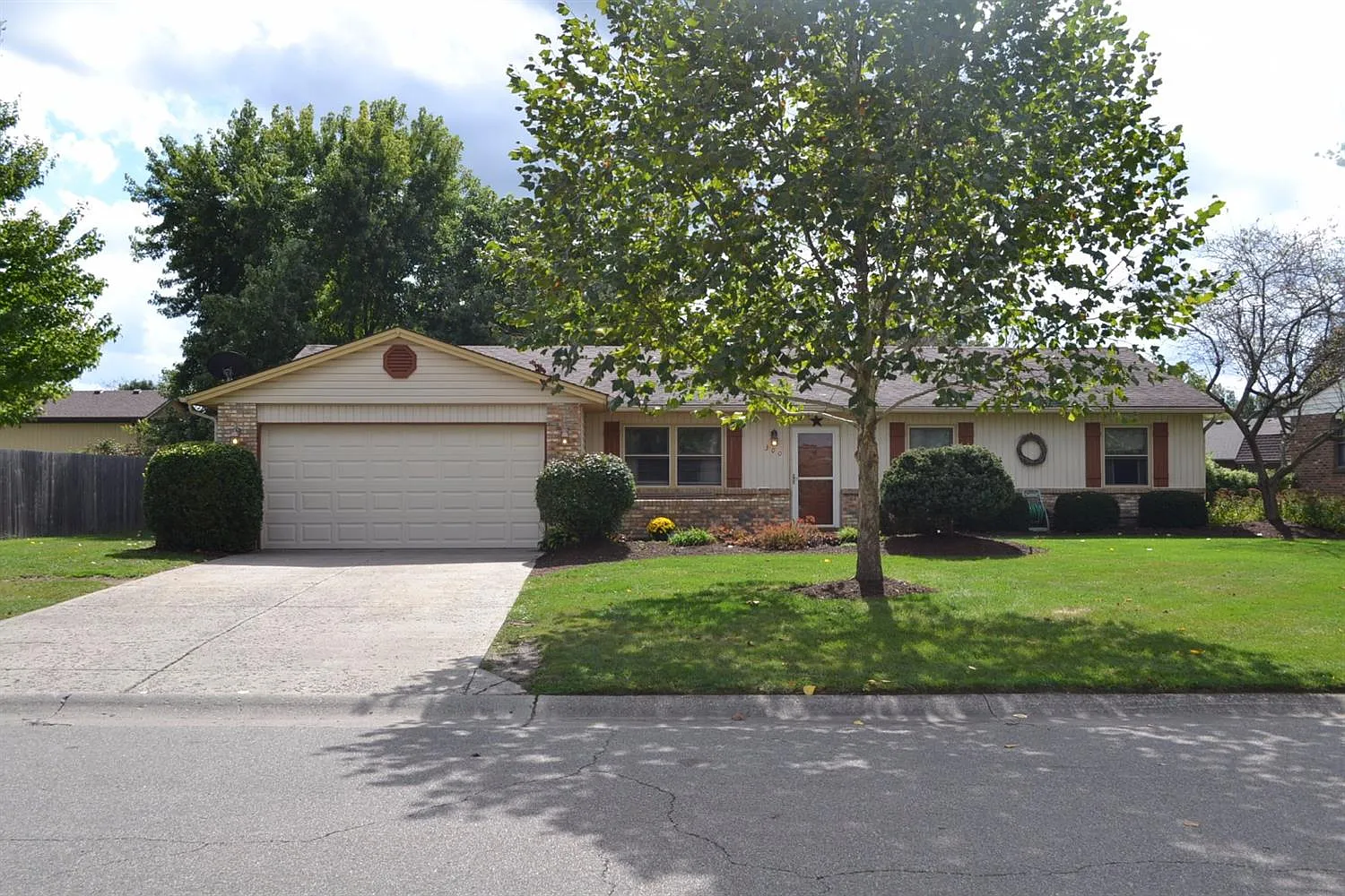 300 Baker Ln photo 1