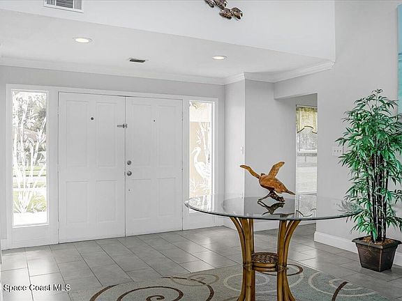 4th image of 1070 Fairlawn Dr
