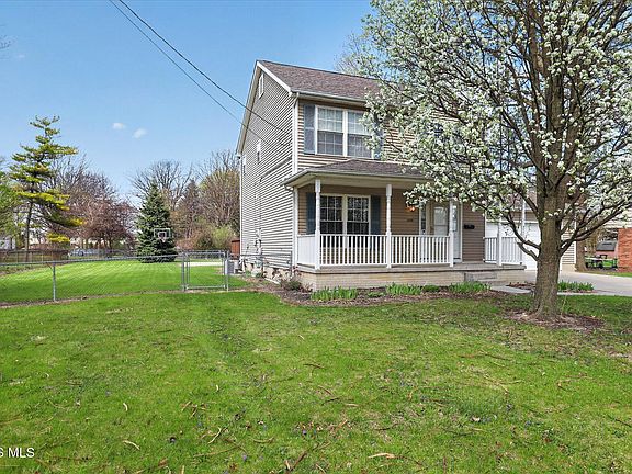 3rd image of 1849 Booth Ave