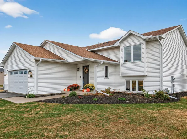 613 Frontier Cir, Belle Plaine, MN 56011