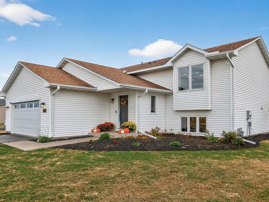 613 Frontier Cir, Belle Plaine, MN 56011