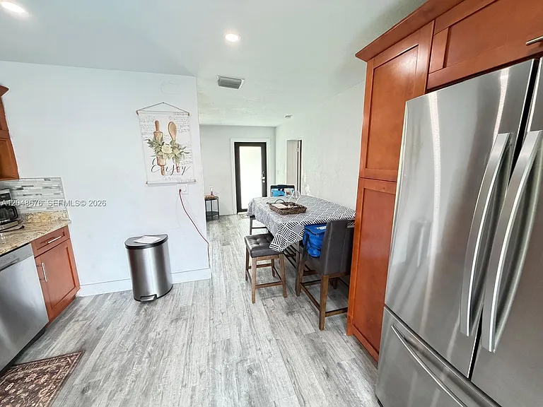 3360 NE 12th Ter — Photo 15