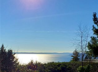 17055 16th Ave SW, Normandy Park, WA 98166