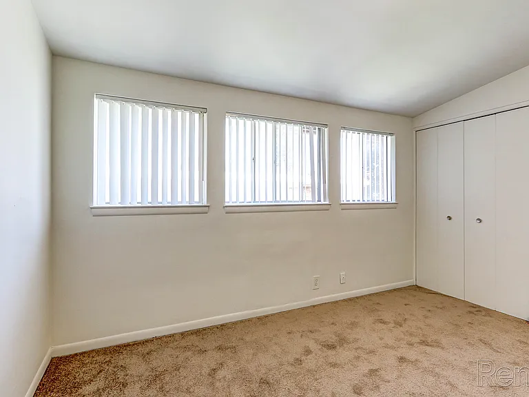 Elmsleigh Apartments — Photo 5