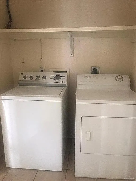 2 bed, 2.0 bath, 3692 sqft, $875 — Photo 3