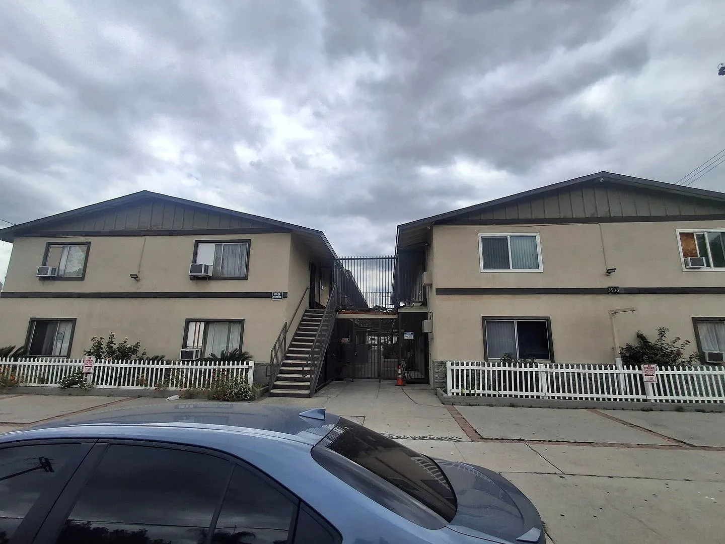 3933-3943 La Rica Avenue — Photo 2