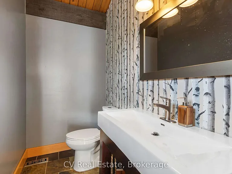 156 Chamonix Cres — Photo 18