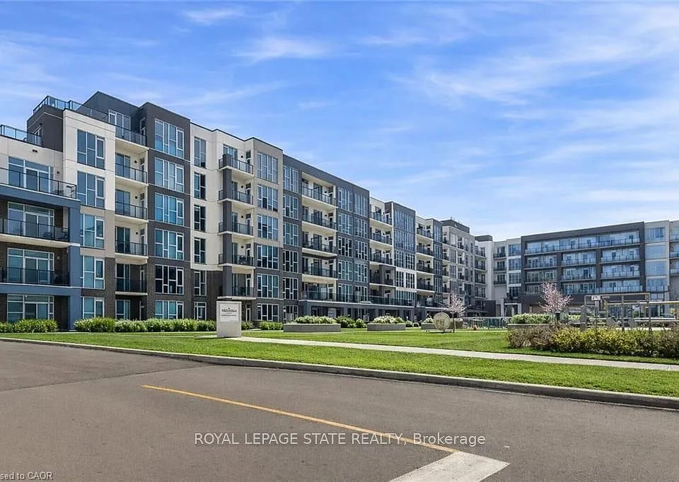 16 Concord Pl #427