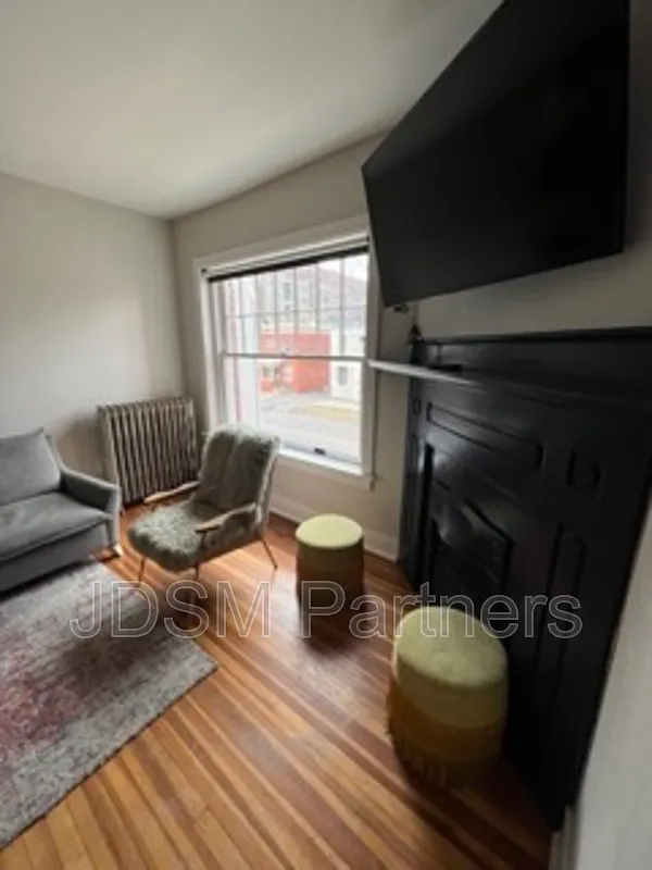 2 bed, 1.0 bath, 1000 sqft, $1,895 — Photo 4