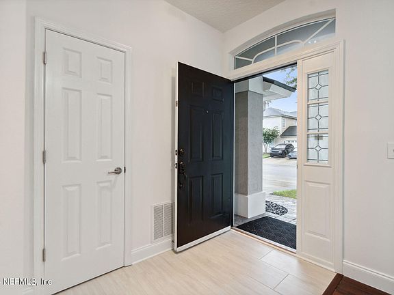 4th image of 2591 BENTSHIRE Drive