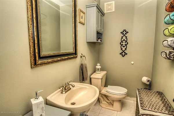 Sold by REMAX Elite | media 7