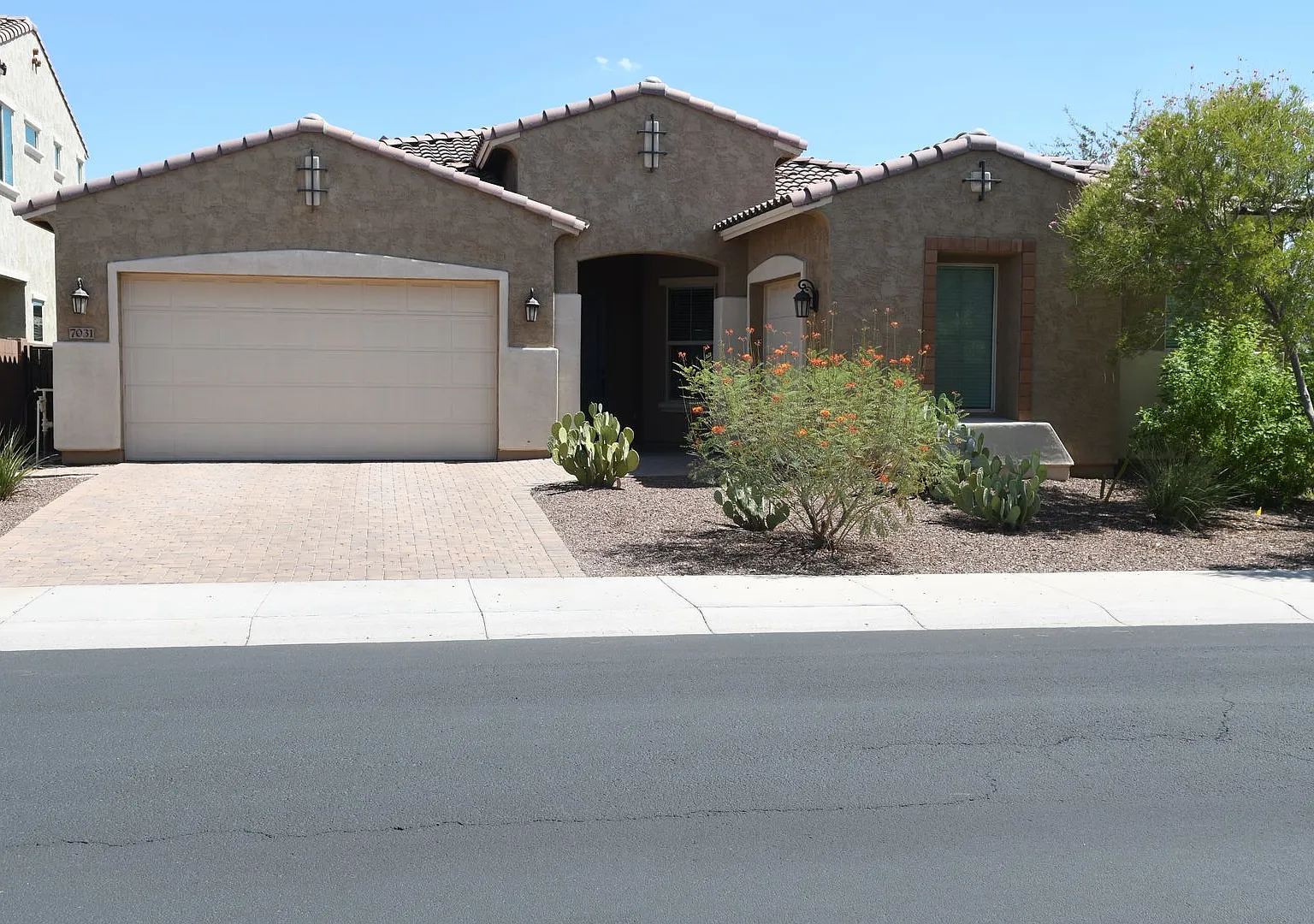 Ideal 4 Br 3 Ba 3 Cg Home Near W Glendale Ave and Loop 101 in Glendale — Photo 1