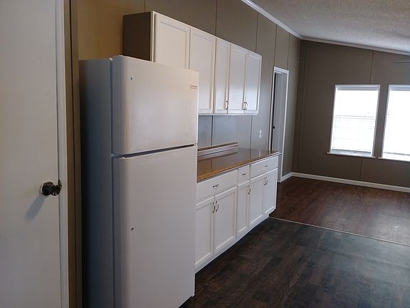 3rd image of 1204 Sherwood Dr