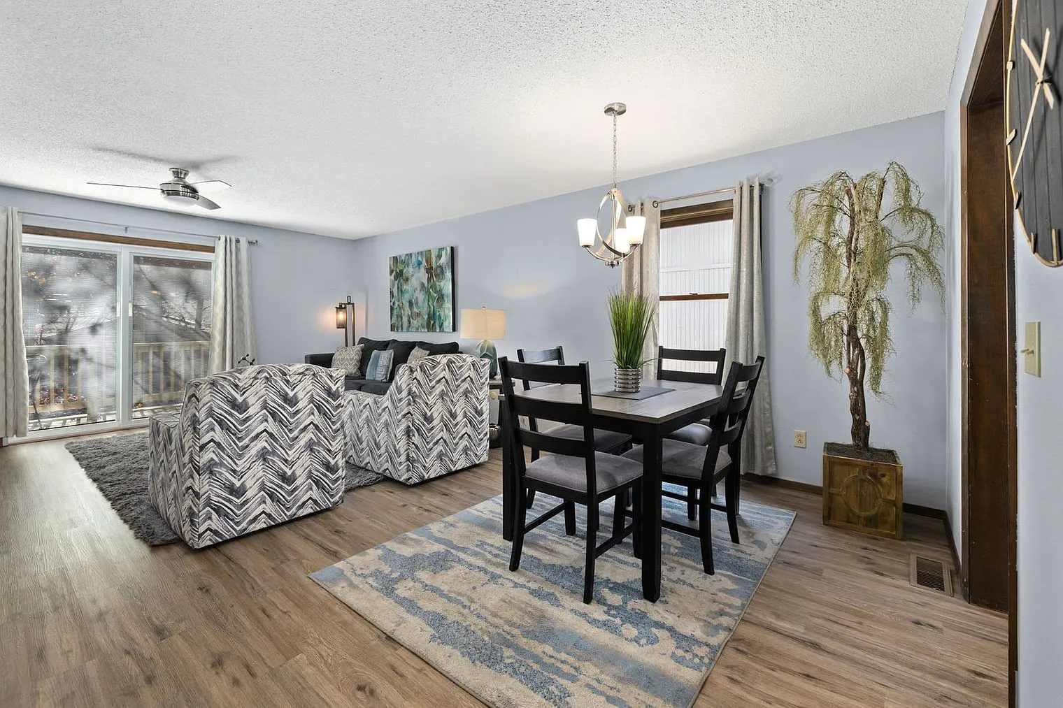 2 bed, 1.0 bath, 1184 sqft, $2,907 — Photo 3