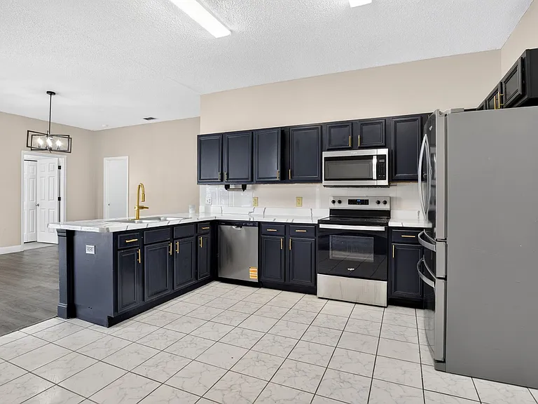 121 Aurelia Ct — Photo 15