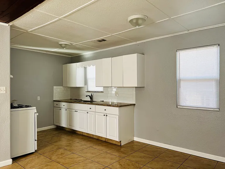 401 W Goshen Ave #A — Photo 9