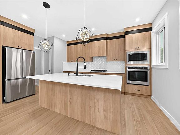 3rd image of 14 W Napoleon Meadows Way