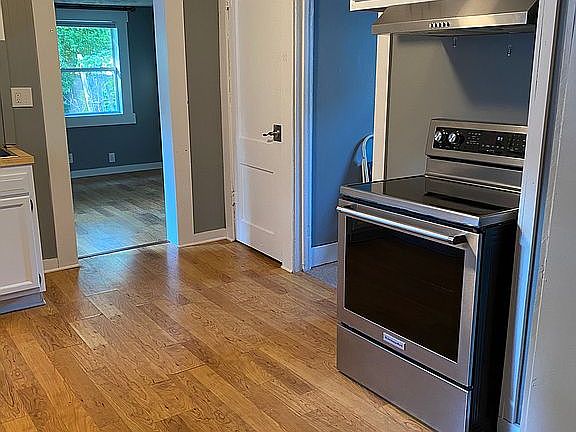 4th image of 827 Banghart St