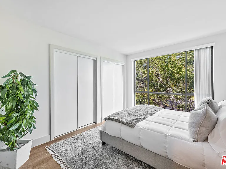 821 E 3rd St #209 — Photo 4