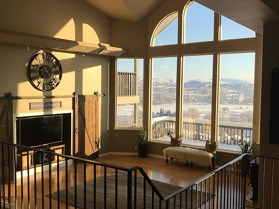 2nd image of 271 Orchard Dr